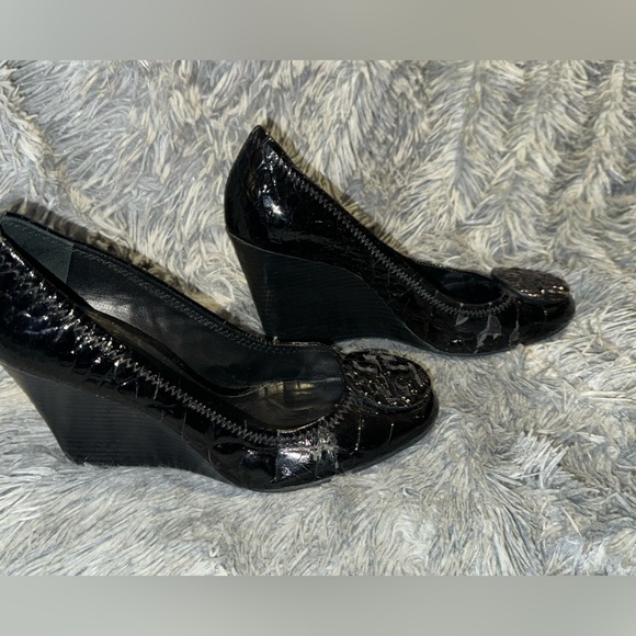 Tory Burch Patent Embossed Croc Wedge - Picture 3 of 5
